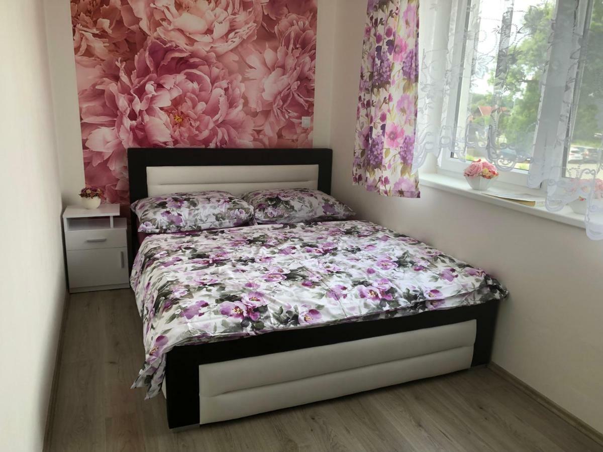 Apartman Na Lukach - Kopretina Třeboň Εξωτερικό φωτογραφία